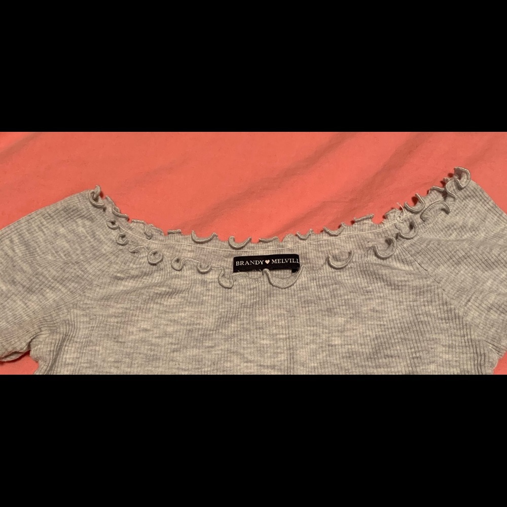 very cute brandy melville ruffle top - Picture 3 of 3